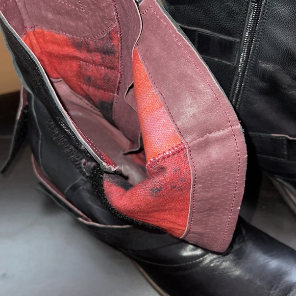 Boots - Picture 3 of 7